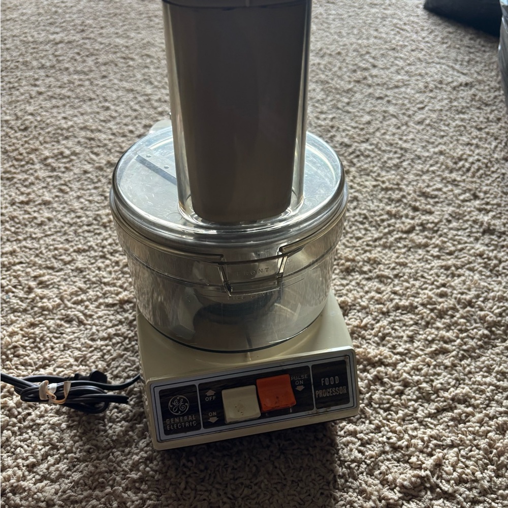 General Electric Food Processor with Clear Bowl vintage